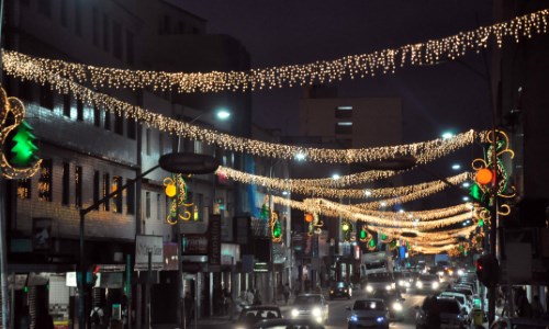 Iluminação de Natal é acesa em Volta Redonda
